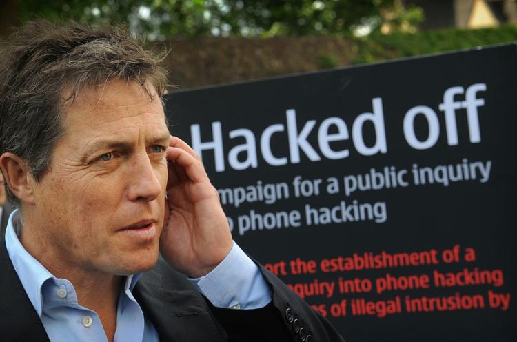 AFLYTTET. Hugh Grant er selv blevet forfulgt af den britiske sladderavis News of The World, der er endt i en mediestorm efter aflytninger af drabsofres pårørende, soldaterenker og kriminalefterforskere. 