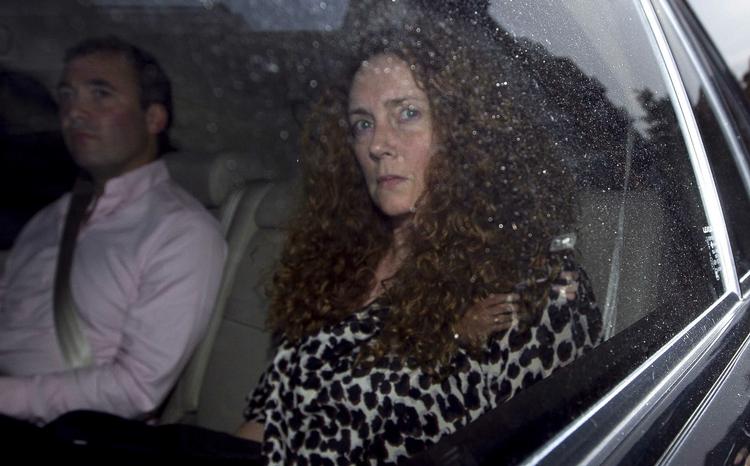 lederansvar. Rebekah Brooks var redaktør for News of the World fra 2000-2003, da flere af de ulovlige telefonaflytninger angiveligt fandt sted. 