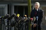 Assange har skrevet kontrakt med forlaget Canongate på ca. 8 millioner kroner. Alligevel trækker han i land. 