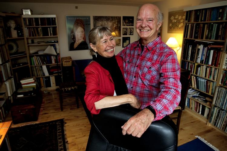 Hver for sig. Hanne Hastrup, 70, og Sten Utke, 72, har været kærester i 2 år men valgt at blive boende hver for sig. I følge et nyt studie er 18 af aleneboende over 50 år i parforhold men bor hver for sig. 