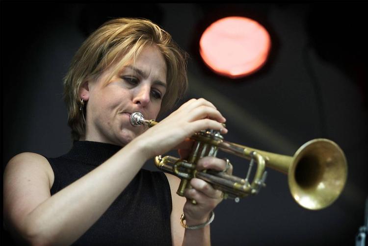 Trut. Trompeten er blandt de upopulære instrumenter hos kvinder. Her er det den amerikanske trompetist Ingrid Jensen. 