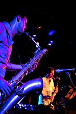JazzHouse. Svenske Gustaf Ljunggren gav sammen med sine gæster på scenen en formidabel koncert med melodiøs avantgarde. 