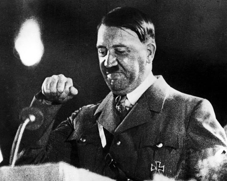 Kasseret. Flere østrigske byer er begyndt at fratage Adolf Hitler hans æresborgerskab. 