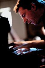 Topjazz. Pianisten Carsten Dahl og Experience formår at kombinere faste temaer med helt fri improvisation i en flydende zone, skriver Politikens jazzkritiker. 