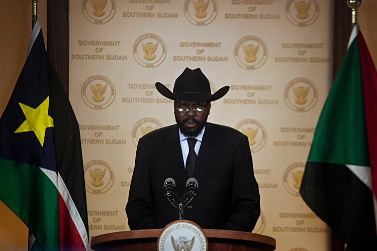 Leder. Salva Kiir taget i ed som præsident for landets nyeste nation - Sydsudan. 
