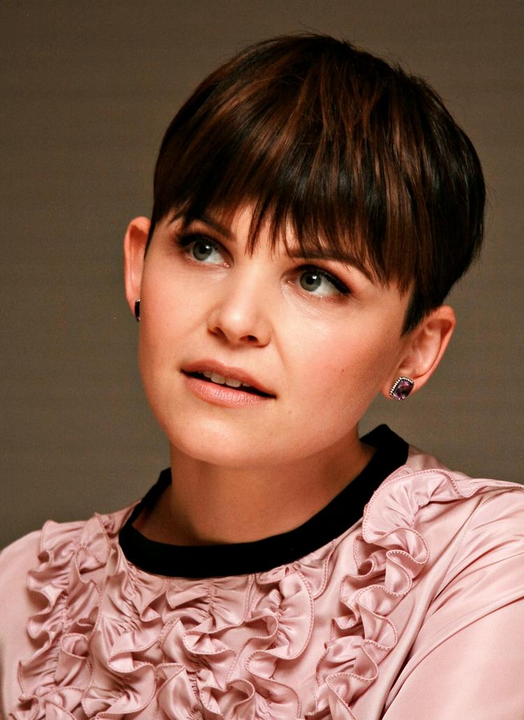 selvbevidst. Ginnifer Goodwin vil ikke ligge under for Hollywoods krav om udseende og vil da også hellere tale om sine roller end om sit hår. Alligevel får hendes frisure som regel en del opmærksomhed, fordi hun altid bærer paryk oven på sit eget korte hår, når hun indspiller film. 