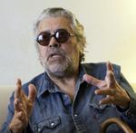 Dræbt. Den 74-årige folkesanger Facundo Cabral fra Argentina, døde i dag, da han blev skudt i sin bil i Guatamala. 