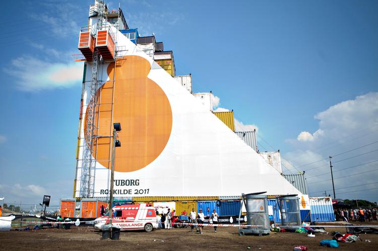 Ulykke. Det var fra dette tårn, den tyske kvinde fald i døden på Roskilde Festival 2011. 