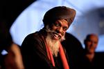 Kraftværk. Lonnie Smith er sine næsten 70 år til trods et kraftværk af energi. Evindeligt smilende sidder han med sin karakteristiske turban og trykker den for vildt af på orgelet. 