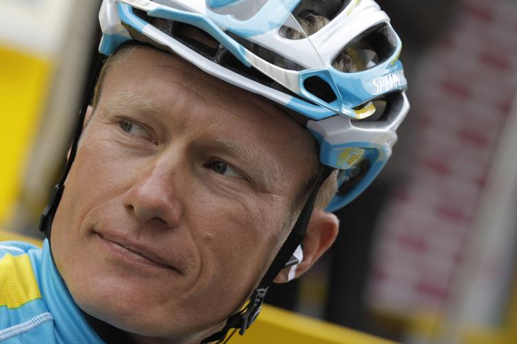 Styrt. Astanas Alexandre Vinokourov styrtede på en nedkørsel og måtte sammen med Lottos Jürgen van den Broeck forlade Tour de France. 