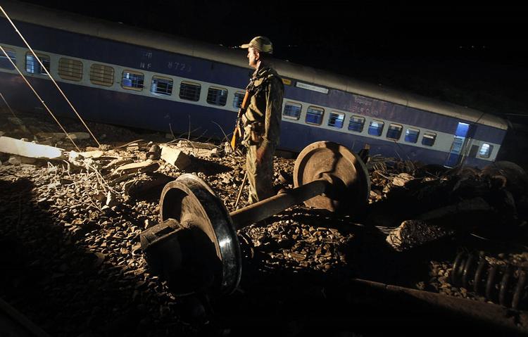 Tragedie. Antallet af døde ved en togulykke i det nordlige Indien er steget til 53, og mindst 250 er kvæstet. 