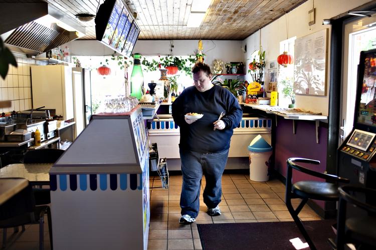 Madtrang. Her på politiken.dk følger vi i denne uge 31-årige Dennis Søderberg Jensen, der »tænker på mad hele tiden«, som han selv formulerer det. 