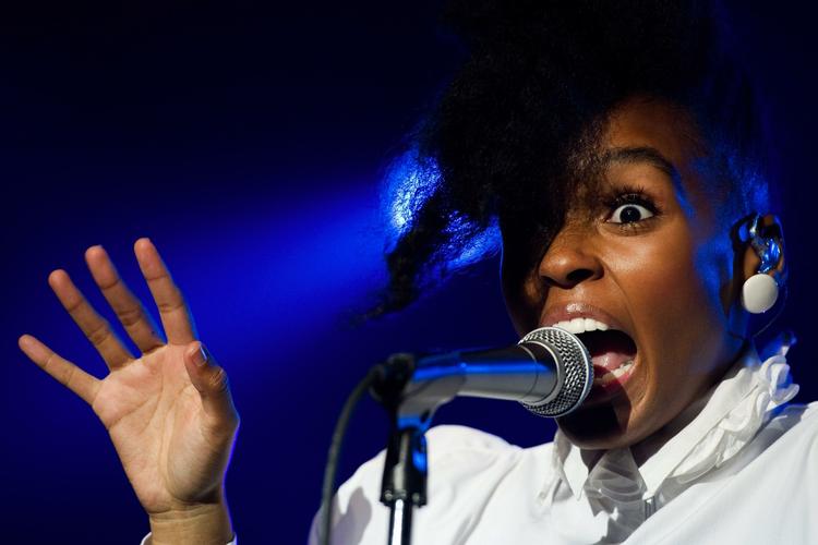 pakken. Janelle Monáe er en kunstner, der på ubehageligt, brancheagtigt 'X Factor'-dansk »har hele pakken«. 