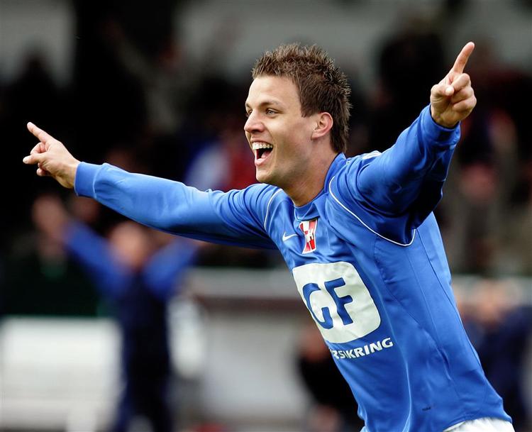 Kim Aabech bliver i Lyngyb-trøjen frem til udgangen af 2010. 