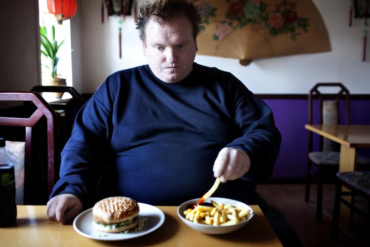 Madglæde. For Dennis Søderberg Jensen er grillmad en passion - en passion, som har gjort ham 170 kilo tung. 