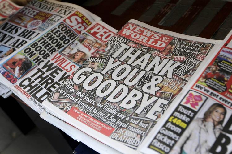 Tabloid. I går gik den sidste udgave af News of the World i pressen. Idag fortsætter skandalerne med at rulle frem på rad. 