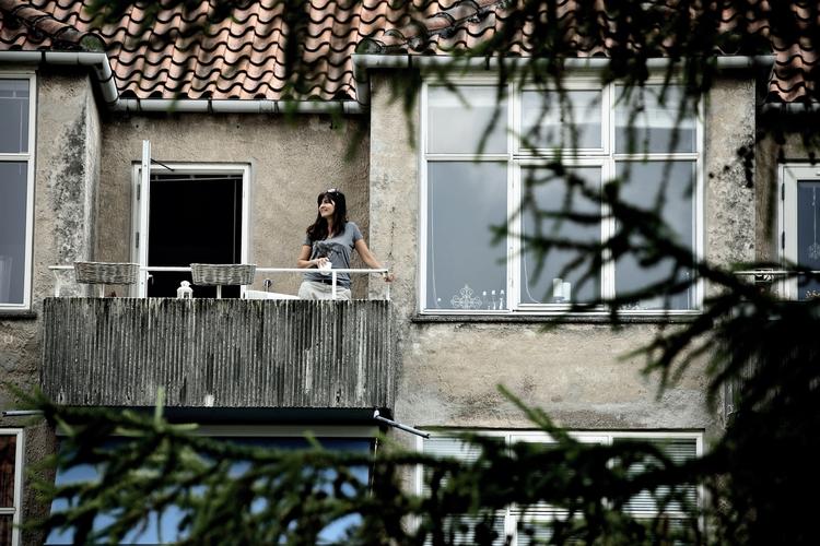 Som den formentlig første andelsboligforening i landet er beboerne i Lyngby Søpark blevet reddet ud af deres stavnsbinding. En aftale, som betyder, at beboerne overgår til at blive lejere med meget lav husleje og på meget favorable vilkår. For Semail Wanscher betyder det, at hendes månedlige ydelse bliver mere end halveret, så hun nu kommer til at bo i en 80 kvadrater lejlighed til 4.200 kroner om måneden. 