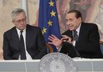 Krise. Silvio Berlusconi har hidtil bakket op om finansminister Giulio Tremontis spareplan, men nu sår han usikkerhed om besparelserne, og det får investorerne til at flygte. 