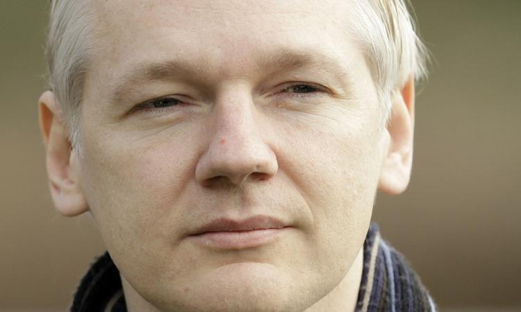Wikileaks. Stifteren af lækage-sitet Wikileaks, Julian Assange, indleder i dag en to dage lang appelsag, for at forhindre en udlevering til Sverige. 