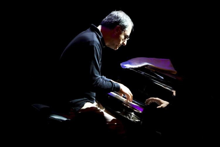 Virtuoso. Med sit teknisk overlegne klaverspil fuldendte italienske Enrico Pieranunzi en fornem festival i JazzHouse sammen med danske Stefan Pasborg og Jesper Lundgaard. 
