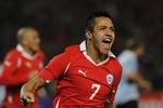 Dribler. Alexis Sánchez spiller i øjeblikket Copa America med Chile, men har angiveligt haft tid til at blive enig med Barcelona. 