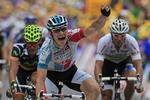Sejr. Det er første gang Andre Greipel deltager i Tour de France - og første gang han vinder en etape. 