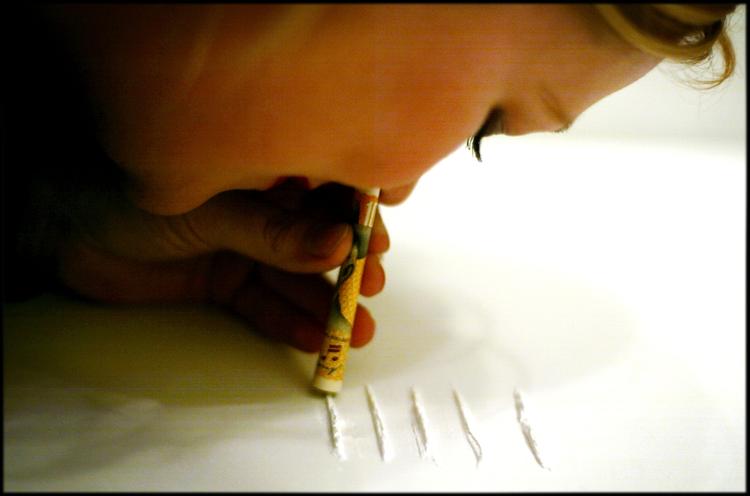 stoffer. Det er nemmere at skaffe euforiserende stoffer i Danmark end i resten af EU, viser rundspørge fra EU-Kommissionen, og det bekræfter unge på Islands Brygge i København. (Modelfoto) 