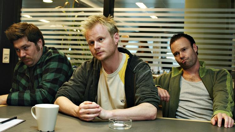 tre på top ti. Ud over trioen på billedet fra komedien 'Alle for én', der topper listen over de mest sete film i første halvår af 2011, kan dansk film glæde sig over 'Klovn' på 3.-pladsen og 'Superclásico' på 8.-pladsen. 