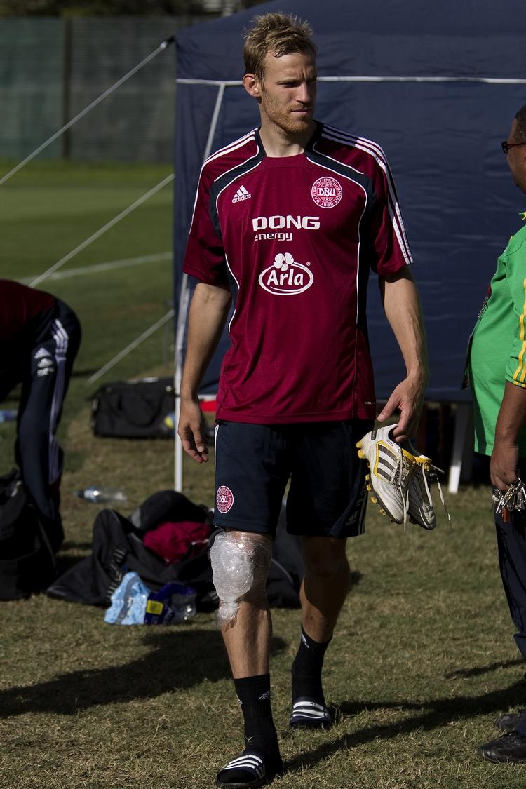 Efter 8 år i udlandet vender Søren Larsen hjem til dansk fodbold. 