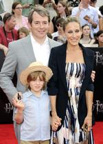 Matthew Broderick, Sarah Jessica Parker og sønnen James Wilke sammen igen til premieren i New York. 