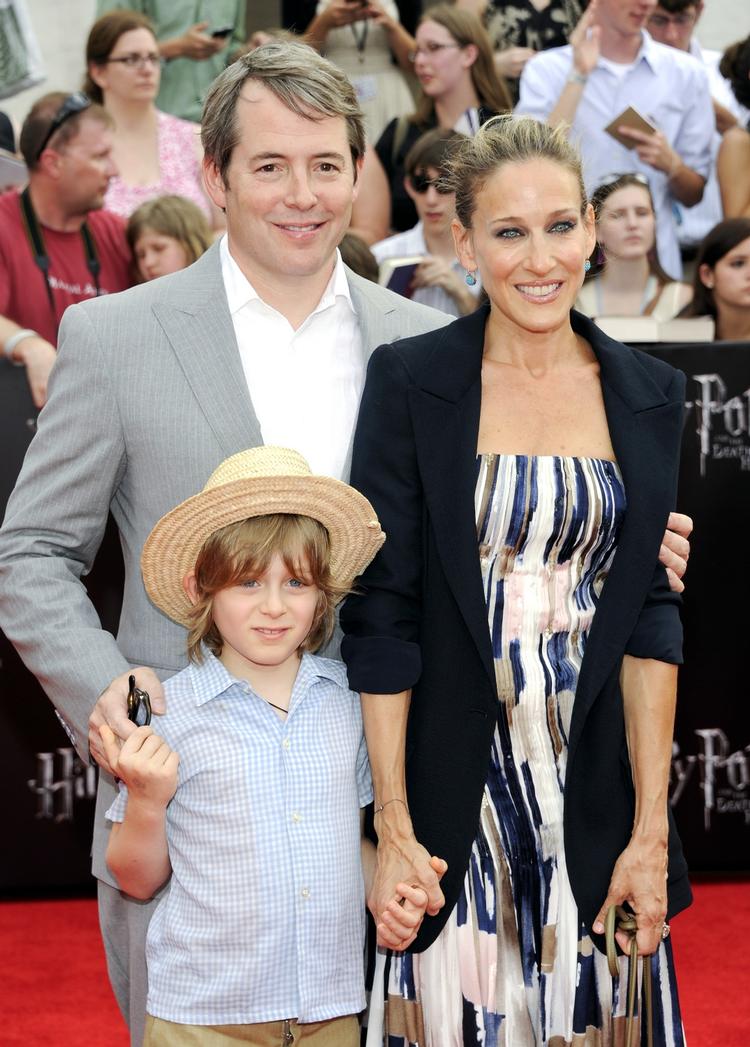 Matthew Broderick, Sarah Jessica Parker og sønnen James Wilke sammen igen til premieren i New York. 