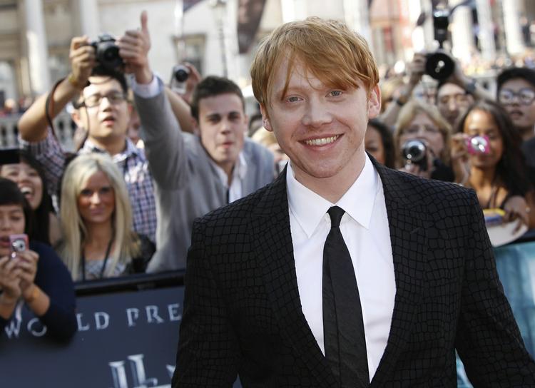 Rupert Grint med et stort smil i London. 