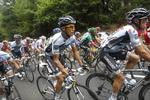 Fit. Alberto Contador er klar til dagens 11. etape - og går formentlig i offensiven torsdag, hvor der er mål på monsterstigningen Luz-Ardiden. 