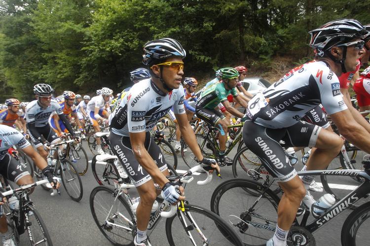 Fit. Alberto Contador er klar til dagens 11. etape - og går formentlig i offensiven torsdag, hvor der er mål på monsterstigningen Luz-Ardiden. 