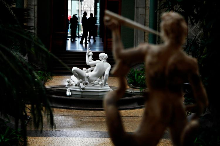 glyptoteket. Det var bryggeren Carl Jacobsen, der opførte  Ny Carlsberg  Glyptotek til sin kunstsamling. 