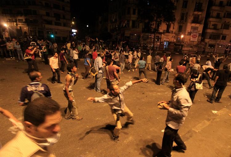 uro. Egypten er fortsat præget af sammenstød mellem demonstranter og sikkerhedsstyrker. Her er det 26. juni på Tahrir-pladsen i Kairo. 