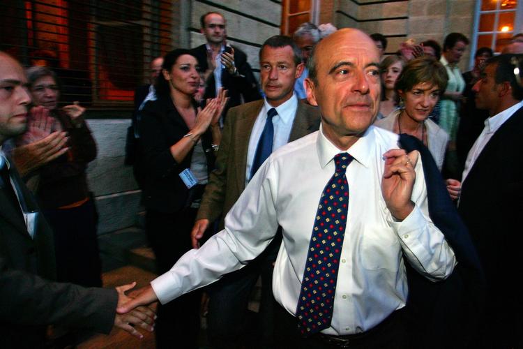Landsbyfolk. Det er afgørende for udenrigsminister Alain Juppés politiske identitet, at han er borgmester i Bordeaux, ligesom Montaigne var engang. 