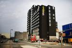 Gæsterne på Arp-Hansens lavprishotel Wakeup i København bliver opkrævet et særskilt miljøtillæg på 35 kroner. 