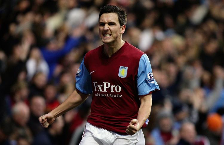 Forstærkning. Liverpool er ved at sikre sig Aston Villa-fløjen Stuart Downing, der også oprtræder på det engelske landshold. 