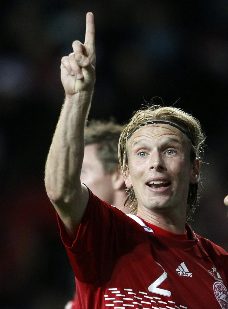 transfer? Siden skiftet fra FCK til tyske Schalke i 2002 har Poulsen spillet i Sevilla, Juventus og Liverpool. 