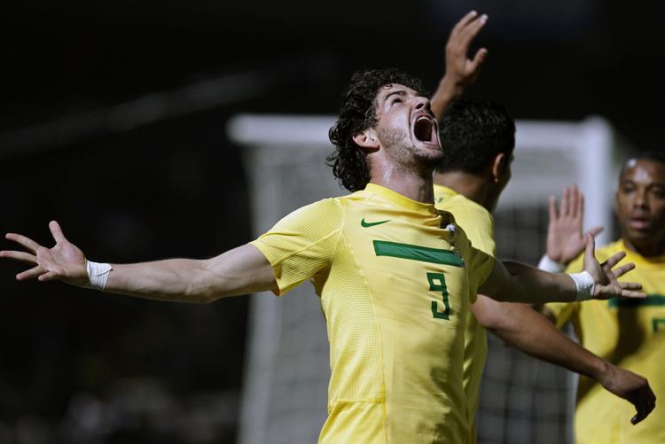 pletskud. Pato scorede og var med til at slå Ecuador med 4-2. 