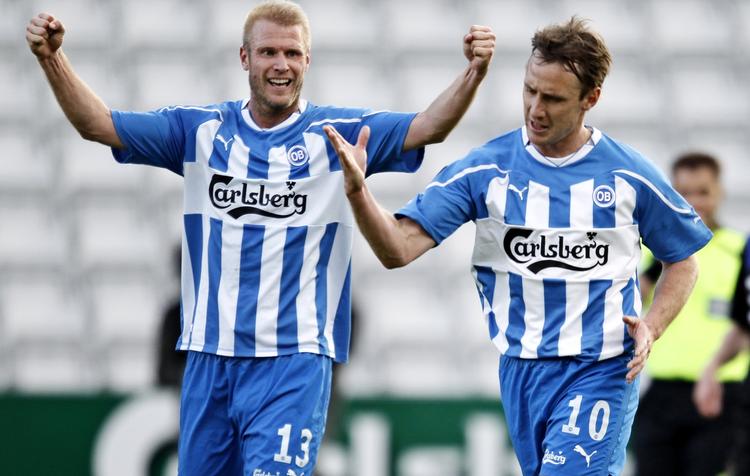Nomade. Henrik Toft (t.v.) er klar til et nyt kapital i karrieren. Horsens bliver angriberens femt eklub i Superligaen. 