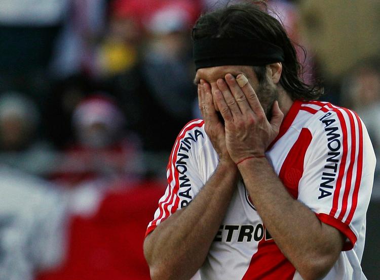 helt/skurk. Pavone bragte River Plate foran 1-0 i skæbnekampen mod Belgrano, men brændte efterfølgede et straffespark - og så var det ned i den næstbedste række. 