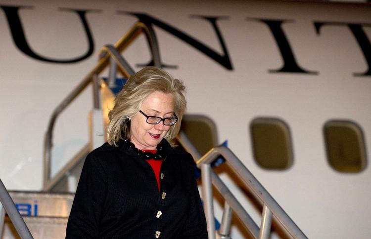 ANERKENDELSE. Udenrigsminister Clinton ved ankomsten til topmødet i Istanbul, hvor hun meddelte, at USA nu anerkender de libyske oprøreres nationalråd. 