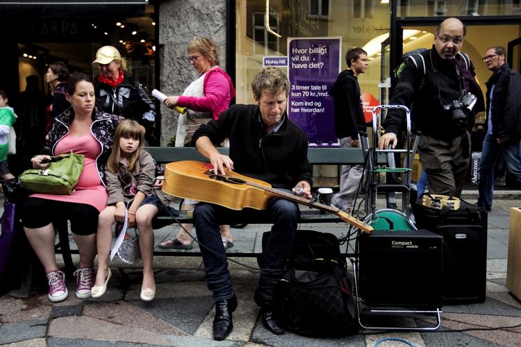GADEMUSIKANT. Australske Owen Campell er på besøg i Danmark. 