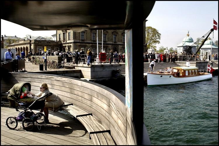 Varmt. Den gennemført bæredygtige restaurant Toldboden ligger i havnen ved Lumskebugten og kongeskibet Dannebrog. 