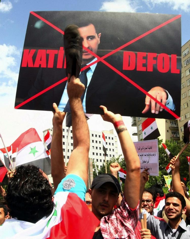 Presseforbud. Der kommer meget få billeder ud fra Syrien, da regimet har forbudt udenlandske journalister og fotografer i landet. Billedet her stammer fra en demonstration for demoktrati i Syrien, som fandt sted i Tyrkiets hovedstad Ankara i juni. 