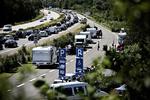 VENTETID. Mange sjællændere på vej på ferie holder i øjeblikket i kø på motorvejsstrækningen mellem Sorø og Slagelse. 