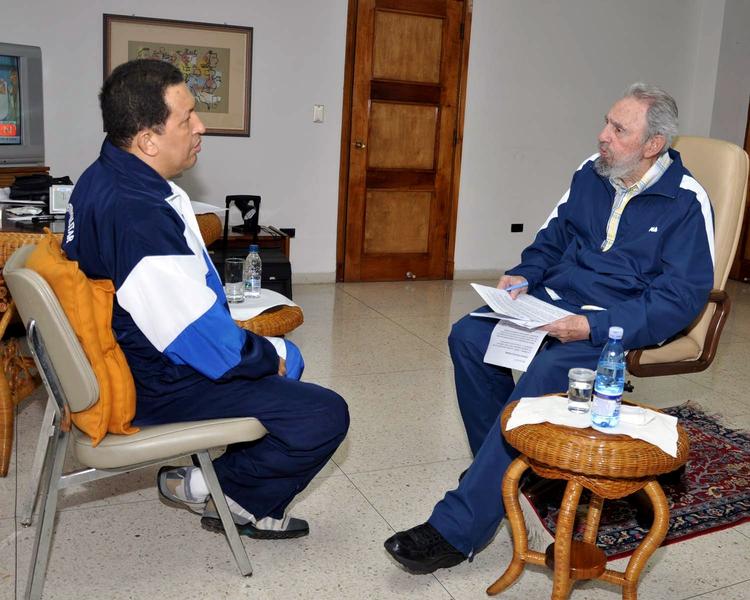 venskab. Cuba er økonomisk dybt afhængig af Venezuela, og præsident Hugo Chavez' kræftsygdom ligger derfor det kommunistiske styre i Cuba meget på sinde. Billedet af Hugo Chavez og Cubas tidligere præsident Fidel Castro er taget under Chavez seneste ophold i Cuba. 
