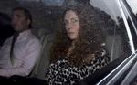 Anholdt. Den netop fratrådte direktør hos News International, Rebekah Brooks er blevet anholdt af politiet. 
